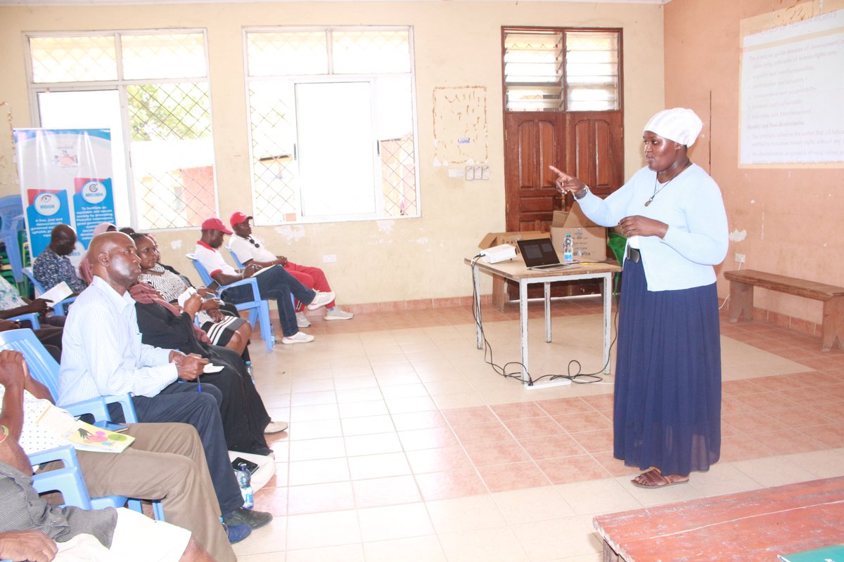 KECOSCE's tweet photo. Community policing have been sensitized on the fundamental freedoms and rights as enshrined in the constitution of Kenya. This will be essential in ensuring they remain within the law and understand their mandate properly.
@denmarkinkenya 
@tendasasa 
@DPkalya 
@KNCHRMombasa https://t.co/pcBfodYco1