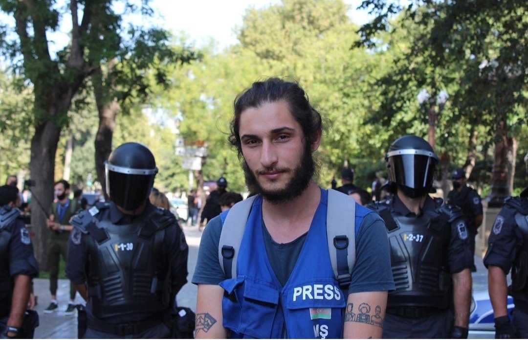ismayilbaylir's tweet photo. Journalist Nurlan Libre, who got arrested because of his sarcastic posts against the military operation, has been tortured in the prison.

When he told his brother about the torture on call, the connection was immediately interrupted by officers. https://t.co/GojO92elY0
