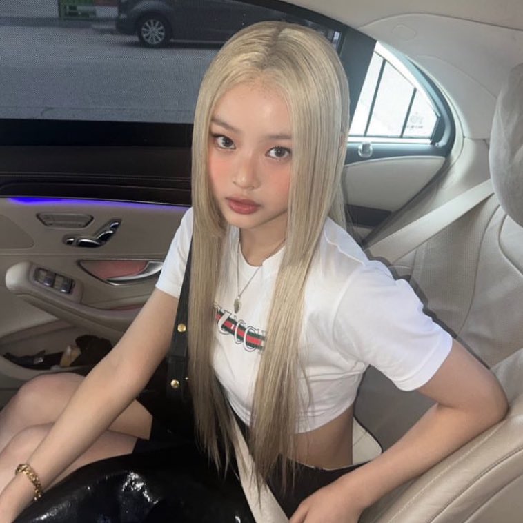 thx_njs's tweet image. 언니...