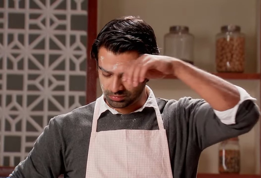 fictionsftw's tweet image. men make jalebis for their favourite women