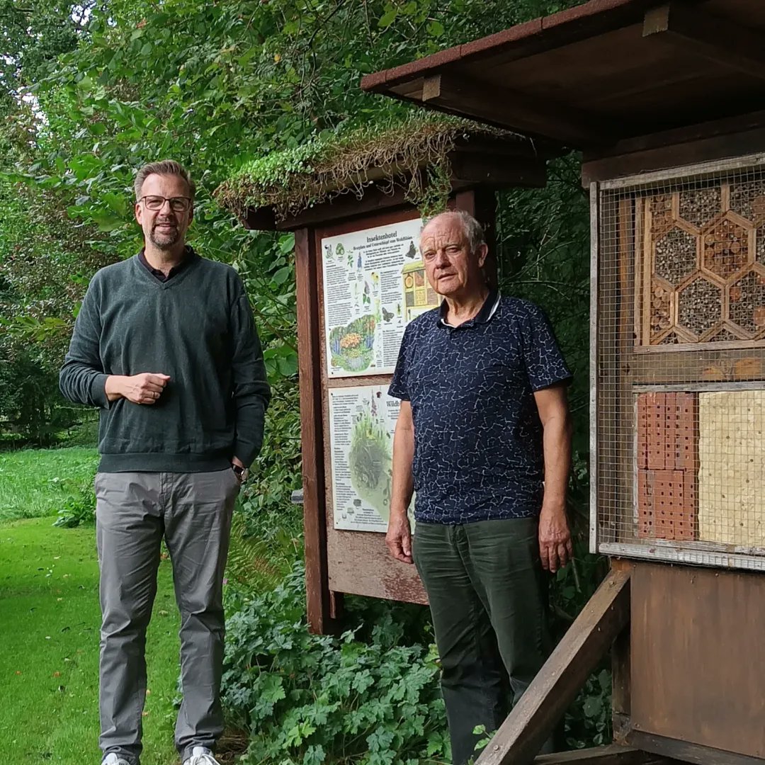Als umweltpolitischer Sprecher der <a href="/SPDFraktionHB/">SPD-Fraktion Bremen</a> unterwegs. Ortstermin beim Bremer Imkerverein. Wir haben die aktuelle  Themen, die die Bremer Imkerinnen und Imker bewegen, besprochen. Des weiteren mehrere Umweltprojekte diskutiert, die wir gemeinsam angehen wollen.
#imker