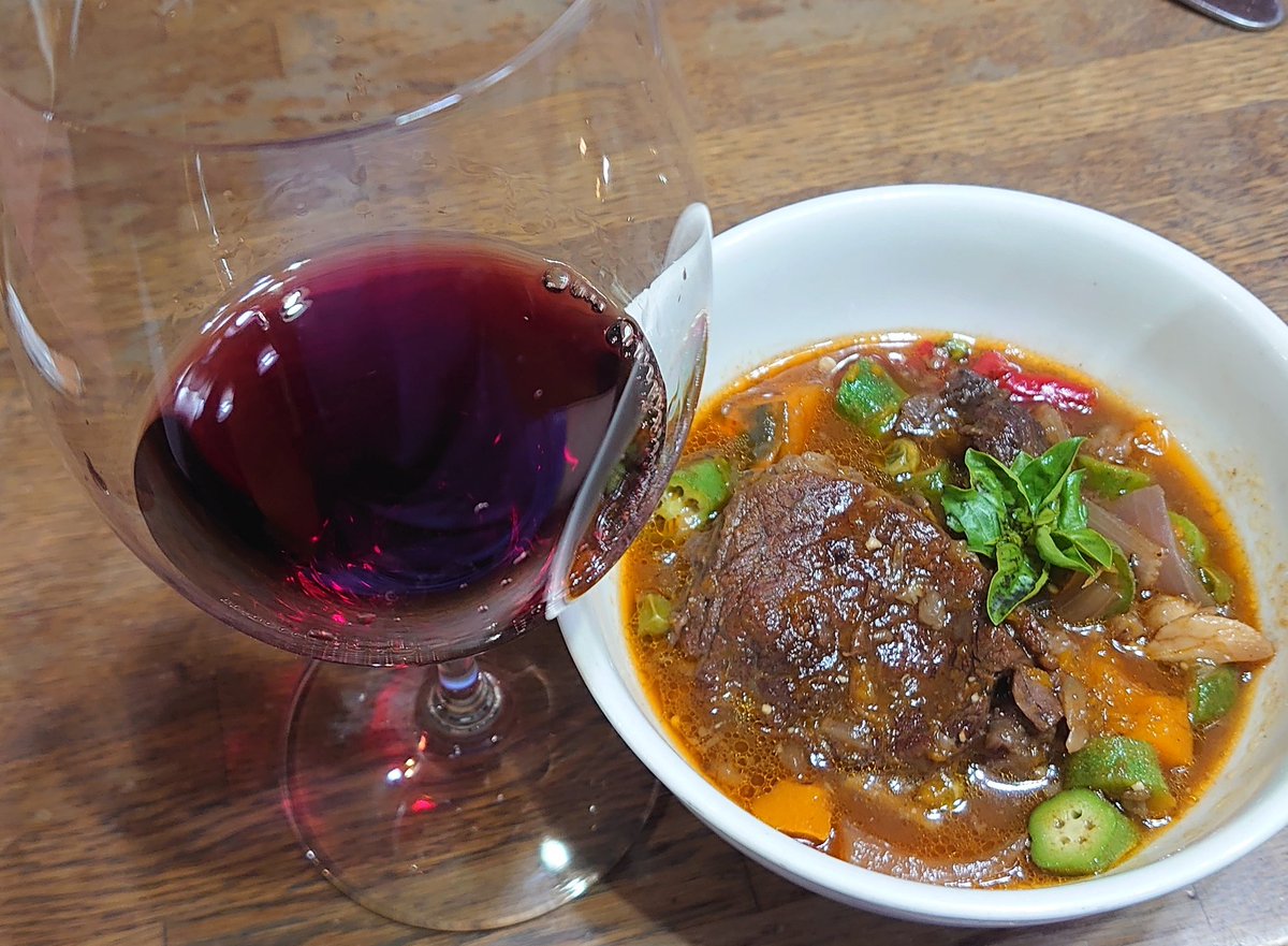gaopiano323's tweet photo. 今日は久しぶりに、和牛すね肉の赤ワイン煮込みを作りました。
赤ワインとマリアージュ
#和牛すね肉の赤ワイン煮込み
#牛すね肉の赤ワイン煮込み
#牛すね肉
#赤ワイン
#ぬか漬け
#イタリアワイン
#トスカーナ
#vinorosso
#BADIOLA
#2019赤ワイン
#マリアージュ https://t.co/O5V9TmNPtK