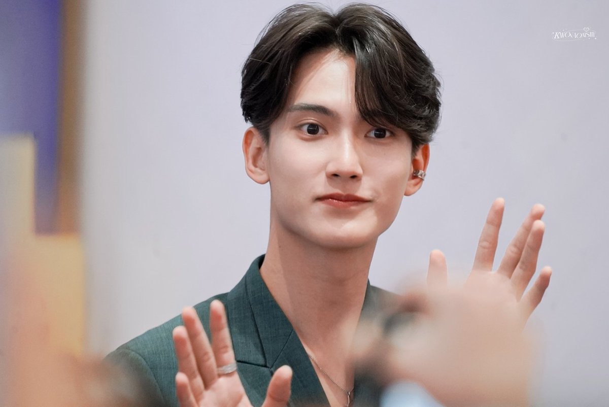 kwonaomsin's tweet photo. สุดหล่อมาแล้วค้าบบบบ 
#FEEDYCAPITAL2nd
#FEEDYCapitalAwards2023
#FEEDTCAPITAL2ndxJaFirst 
#First_Chalongrat https://t.co/6l0DtEmaUJ