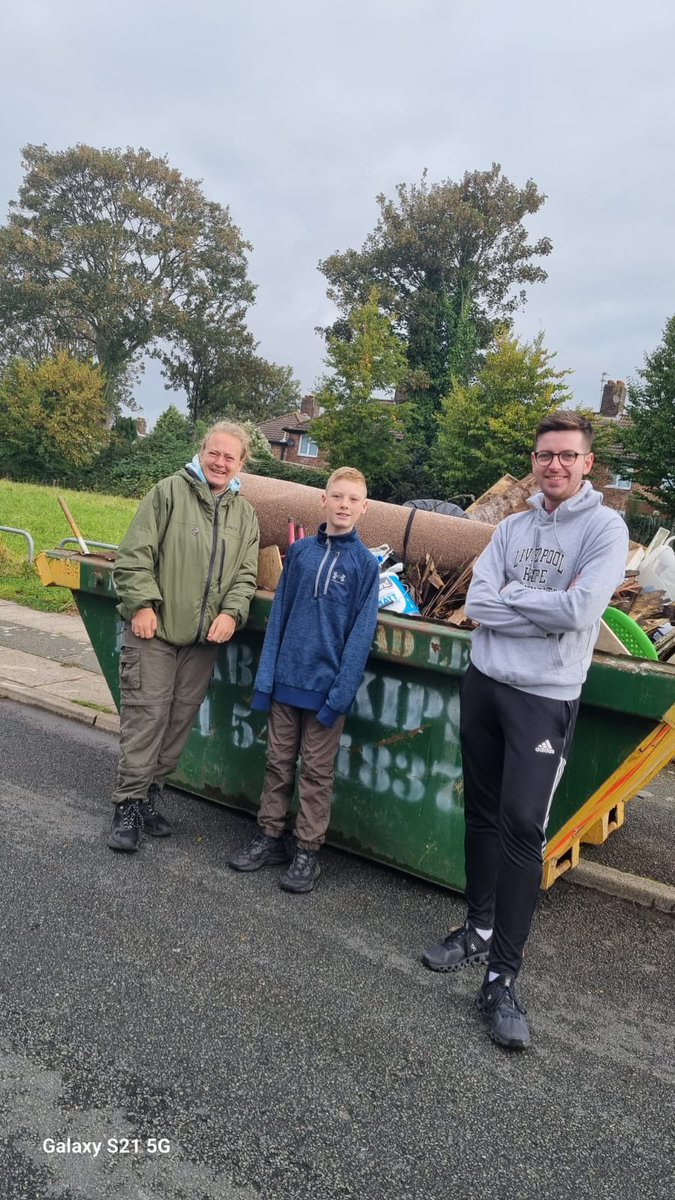 harrydoyle96's tweet photo. Busy morning around Knotty Ash & Dovecot with 6 community skips available for residents.
Dropped off at 8, all full by 10!
#CleanerGreenerDovecot #CleanerGreenerKnottyAsh #MakeDovecotCleanAgain
@LiverpoolLabour https://t.co/EsKqeLubQD