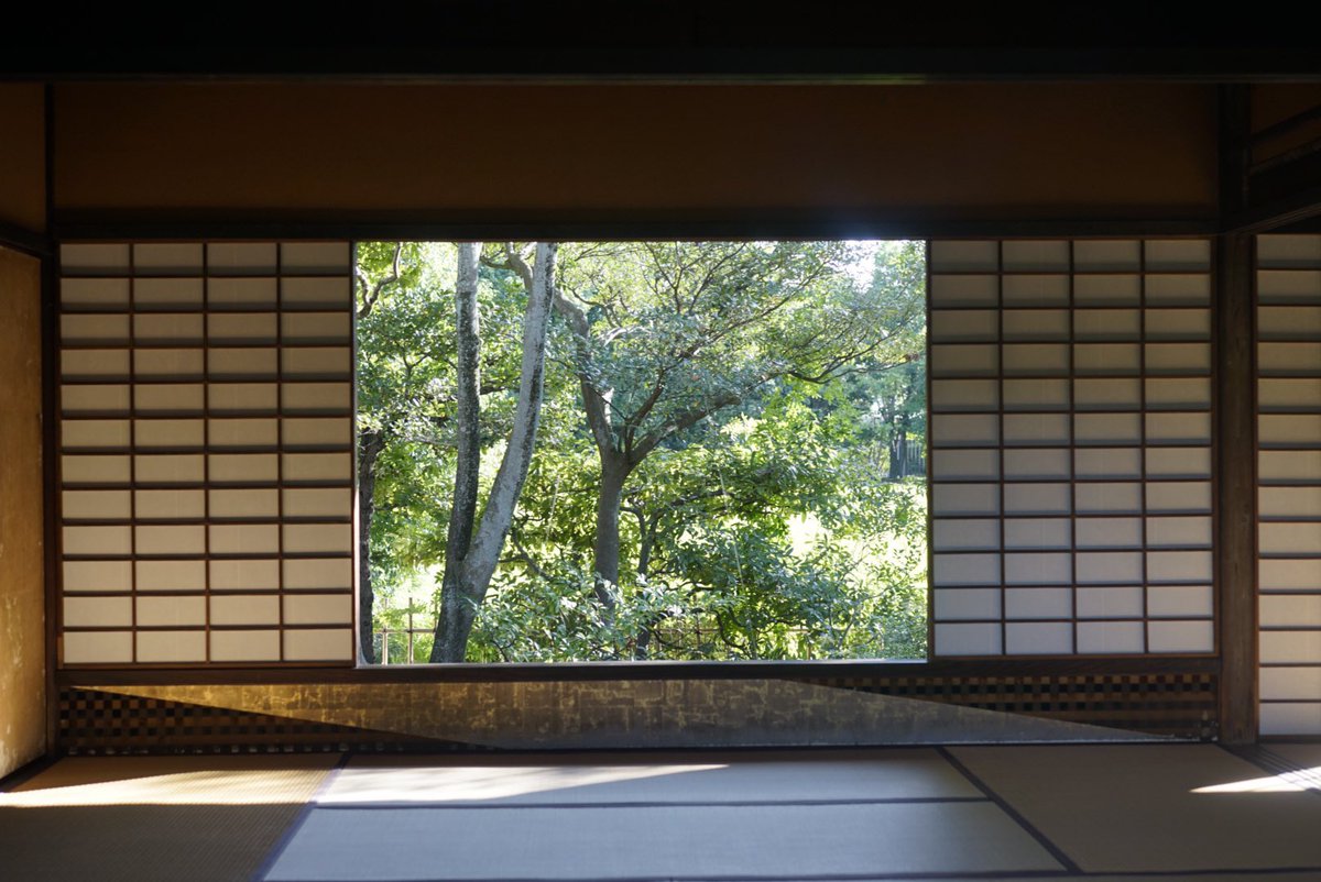 Architecture_52's tweet image. 学会の発表で京都に。京都に行ったらぜひ「桂離宮」に行ってほしい。日本最高峰の数寄屋建築、そして造園技術を肌で感じれる。初めて訪れたが圧倒された。四季の移ろいを感じさせる造形、水面に浮かぶ月、場所を変えることで変化する風景、どれもが計算され尽くしている。そして最高の写真とれた。