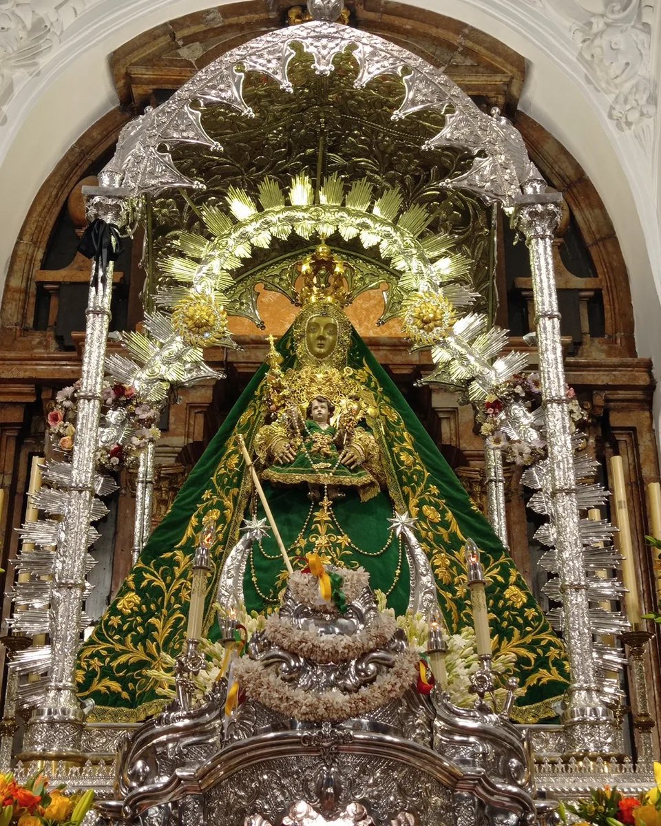 cuaresmaegabren's tweet photo. Para los próximos días María Santísima de la Sierra se encuentra ataviada con el manto verde de la Vizcondesa de Termens.
#virgendelasierra #patronadecabra #manto #saya #VizcondesaDeTermens #Termens #cofrades #virgen #cofrades https://t.co/QAXV7MRUKK