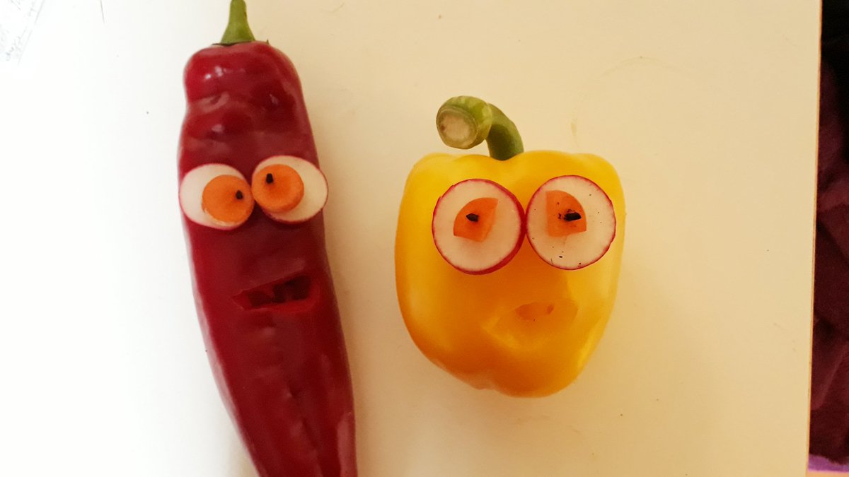 madamezucchini's tweet photo. Al Peppercino &amp; Capsicum America could well be in my veg film pun section for tonight's @CabaretBoomBoom @7afirstreet 🌶️. And tomorrow there will be a lot of pear puns cos it's Pear Day @CannonHall1760 🍐🍐🍐

#vegpuns #funwithfruit #pears https://t.co/FMem3a6Mgn