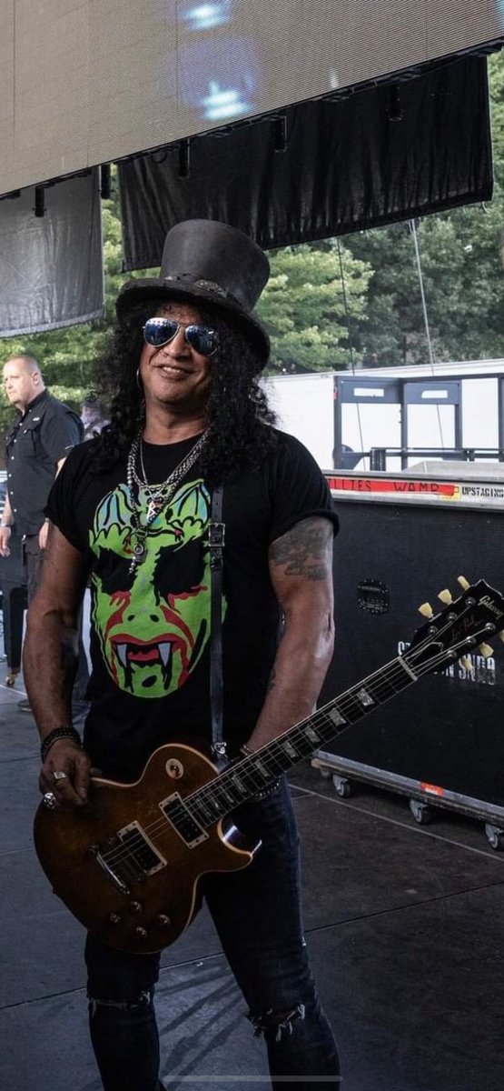 GreeceSlash's tweet photo. We love you @Slash ❤️

📸: Guilherme Neto 

#slash https://t.co/WZ4eZXGFYo