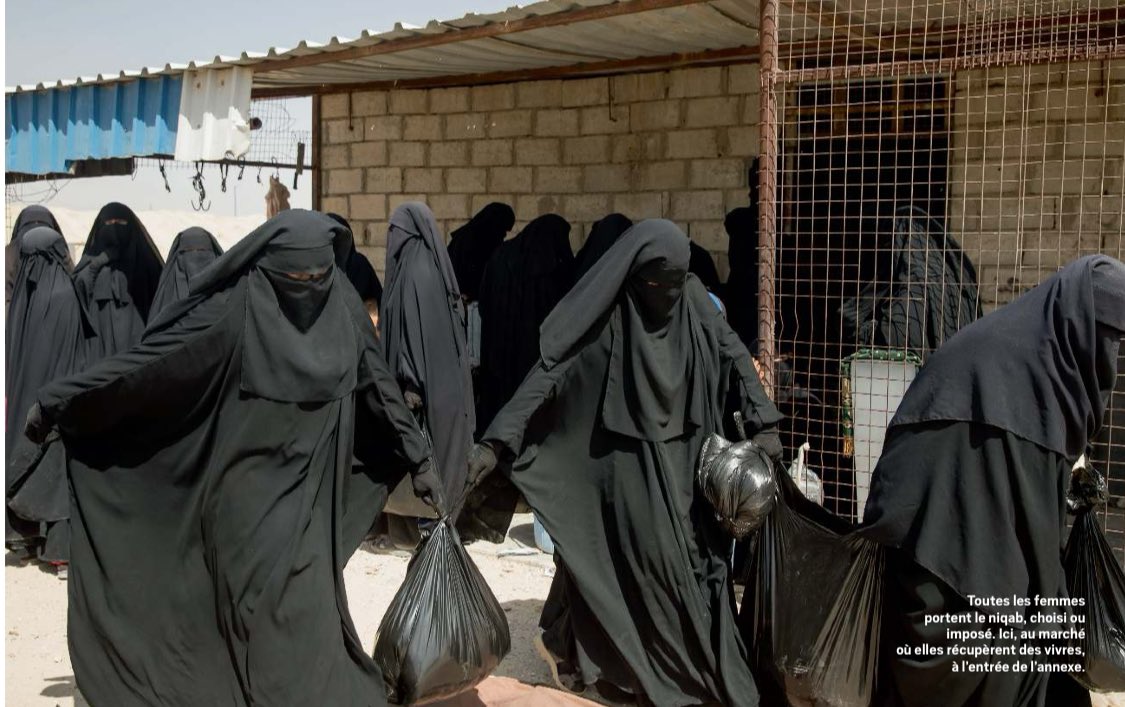 GuillaumeAuda's tweet image. En Syrie 30000 enfants de djihadistes grandissent dans les camps de prisonniers. Parmi eux le fils de Fabien Clain. Son père avait revendiqué le 13 novembre, lui veut rentrer. Pour @ParisMatch @manonquerouil✍🏻 &amp;amp; @laurencegeai 📸 l&apos;ont rencontré. Must Read &amp;gt;parismatch.com/actu/internati…