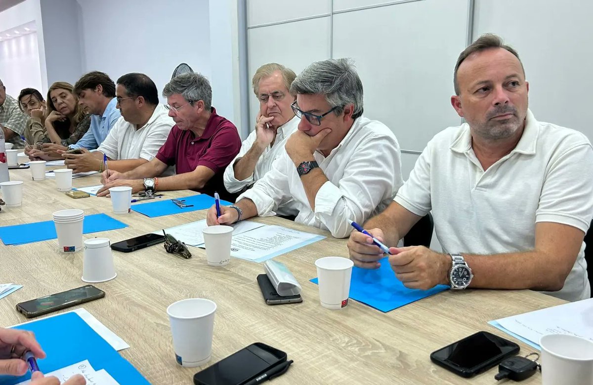 Reunió per coordinar esforços amb s'objectiu de millorar més encara sa vida des nostres veïns de tota Menorca. <a href="/ppmenorca/">PP Menorca</a> <a href="/ppbalears/">PP Balears</a> <a href="/ppalaior/">Populars d’Alaior</a> <a href="/coiasu/">Coia Sugrañes</a> <a href="/CristobalMP/">Cristóbal Marqués</a> <a href="/dolfoVilafranca/">Adolfo Vilafranca</a> <a href="/Jordilopezrava1/">Jordi Lopez Ravanals</a>  <a href="/txiquiArevalo/">Txiqui Arevalo</a>