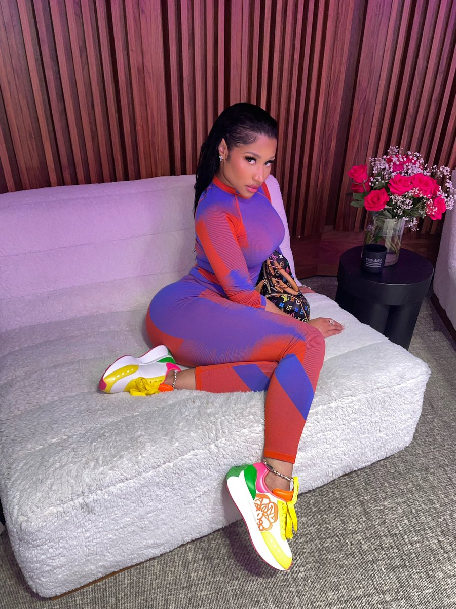 NICKIMINAJ tweet picture