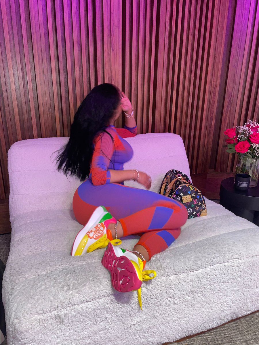 NICKIMINAJ tweet picture