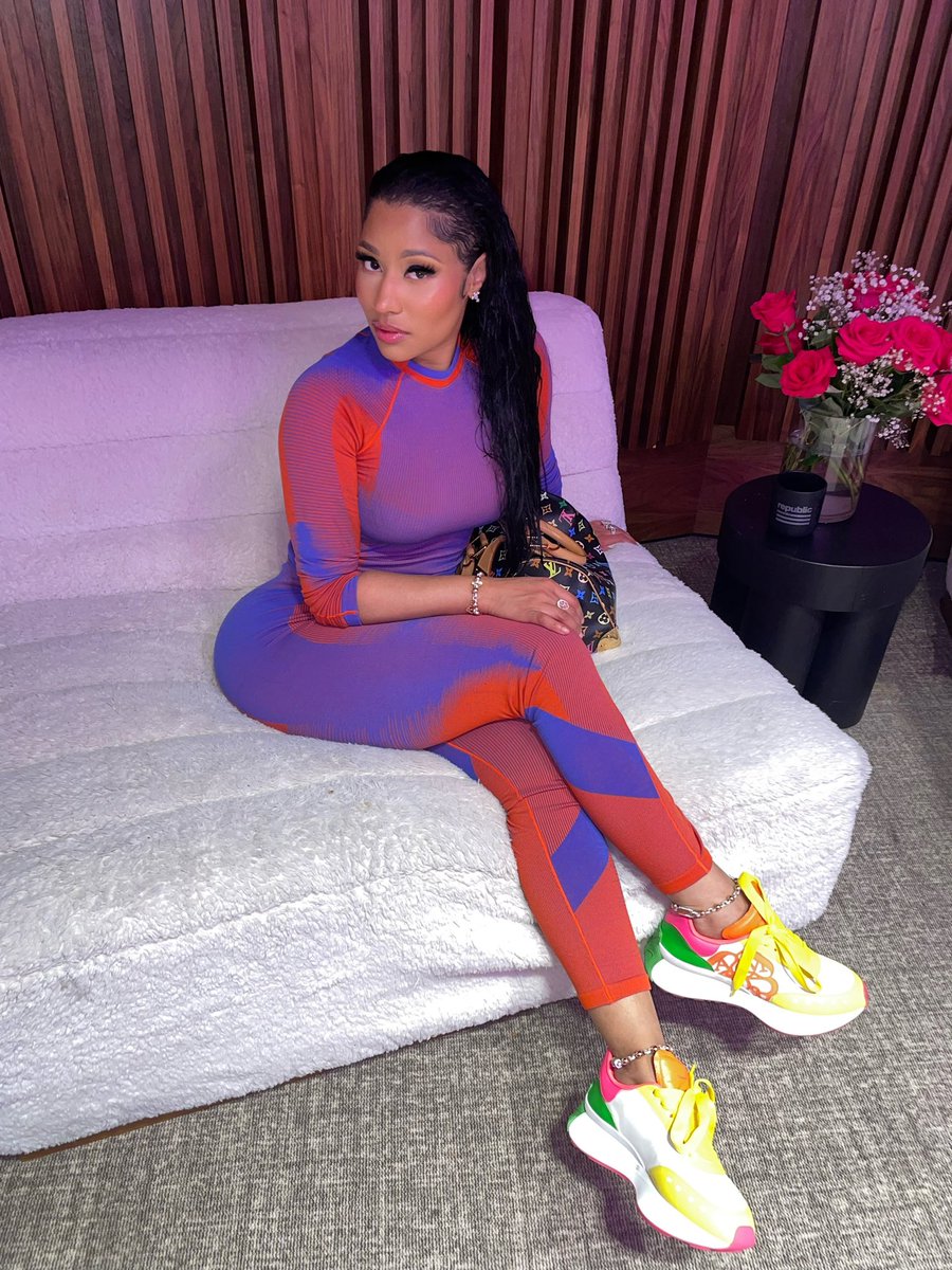 NICKIMINAJ tweet picture