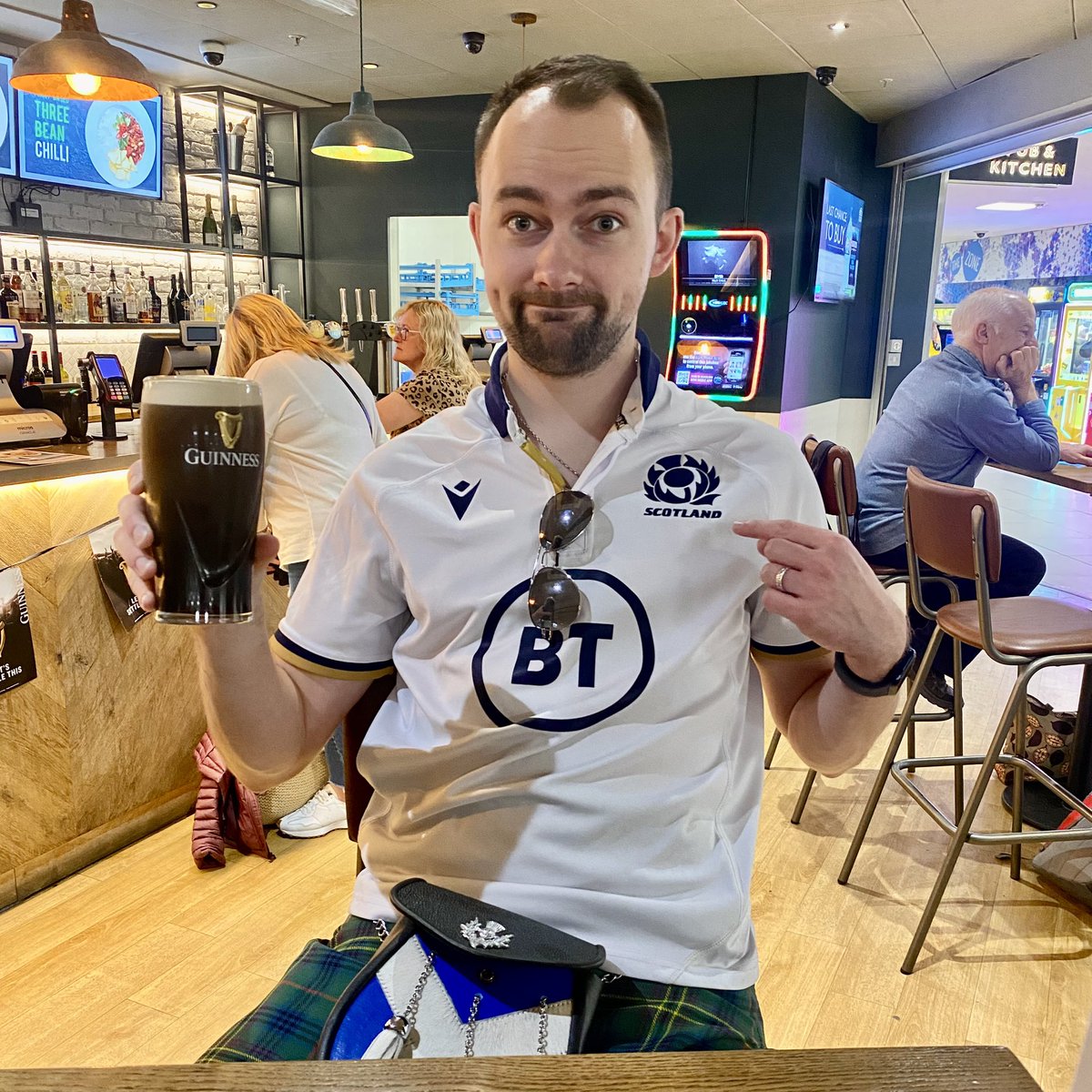 𝗧𝗮𝗸𝗲 𝗜𝗜: Nice here we come! 🛩️🏴󠁧󠁢󠁳󠁣󠁴󠁿
#scotland #scotlandrugby #scottishrugby #rugbyworldcup #awaytours #nicefrance #slàinte