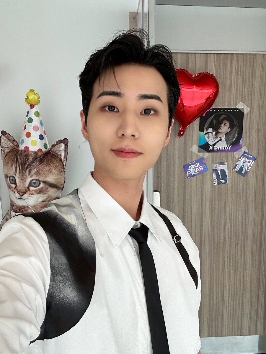 [ #DAY6_BEHIND ]

아돌라콘 찢고 온 핸섬케이😎

타오르는 지금 이 시간❤️‍🔥
Never let it fade away❗️

#DAY6 #데이식스
#YoungK
#Letters_with_notes
#이것밖에는_없다
#IDOL_RADIO_LIVE_IN_SEOUL
#아돌라콘_0923