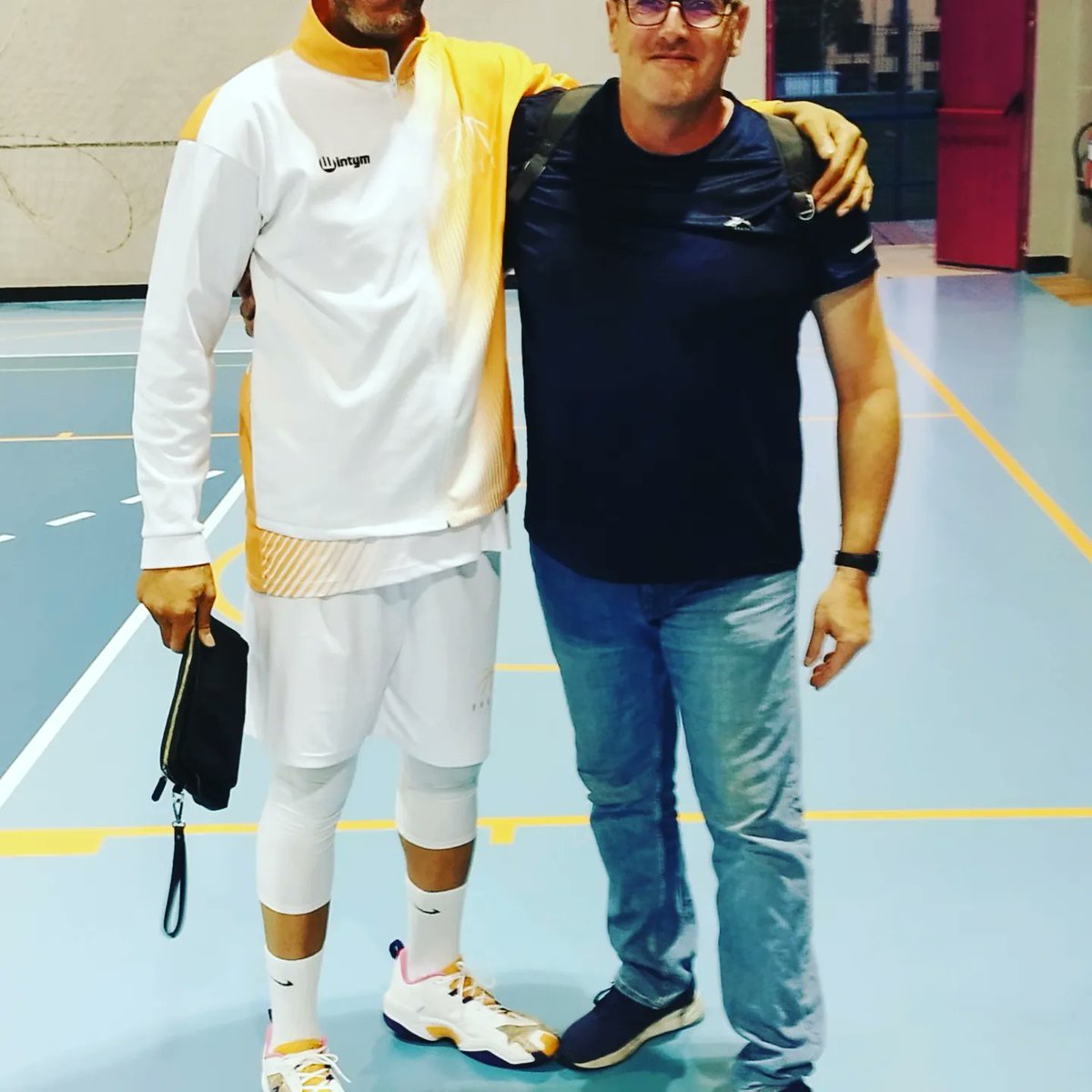 AmadoHMSpain's tweet photo. CD RHULE BASKETBALL recibió la visita de Quino Castillo, formador de baloncesto y personas en Ceuta, con un proyecto propio y amigo cercano. Muchas gracias @quino1415, esperamos continuar juntos desarrollando sinergias de colaboración e intercambios socio-deportivos en el futuro. https://t.co/YVtKjHCHpK