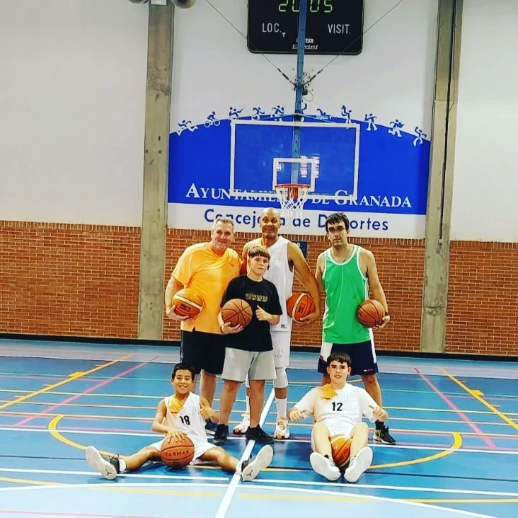 AmadoHMSpain's tweet photo. CD RHULE BASKETBALL recibió la visita de Quino Castillo, formador de baloncesto y personas en Ceuta, con un proyecto propio y amigo cercano. Muchas gracias @quino1415, esperamos continuar juntos desarrollando sinergias de colaboración e intercambios socio-deportivos en el futuro. https://t.co/YVtKjHCHpK