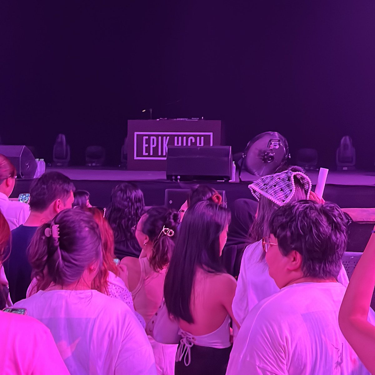 starcloud003's tweet image. hello @blobyblo ily but will u have ur next concert in singapore somewhere with seats and air conditioning ur fans are aging pls for your kind consideration thx

@itsjodes_