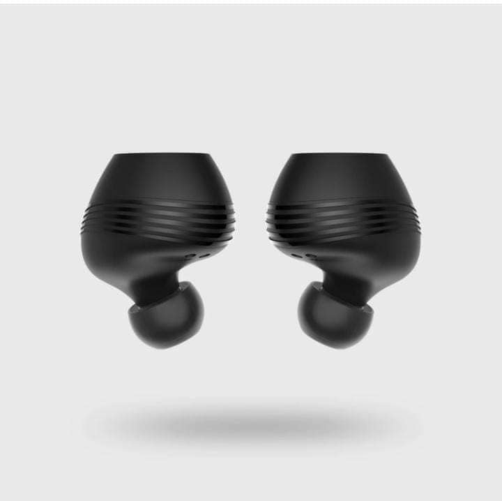 AfricanHub_'s tweet photo. Ghanaian Innovator, Danny Manu has developed wireless earbuds, that can auto translate over 40 languages. https://t.co/wIClgP56wR