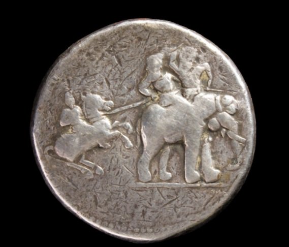 IndiaHistorypic's tweet photo. 326 B.C- 323 B.C :: Alexander The Great On His Horse Bucephalus Chasing King Porus On Elephant

( Indian Museum , Kolkata ) https://t.co/MhF0Rig2vz