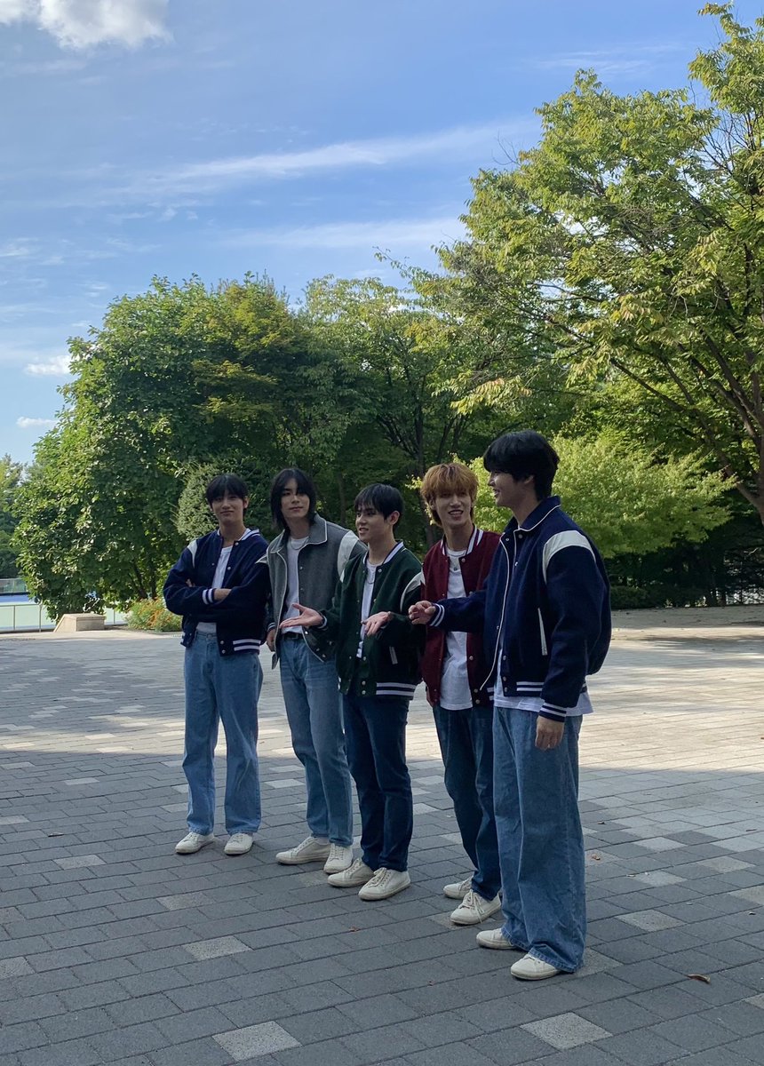 RoaDB_official's tweet photo. [📸] 2023 중부대학교 엔터테인먼트학전공 페스티벌 경연대회 'RE:PLAY'!
RoaD-B가 장식한 페스티벌의 힘찬 피날레 무대 어떠셨나요? (미니팬미팅도 반가웠어요😉)
뜨거운 열기로 열심히 응원해 준 RoWaY와 관객분들 모두 감사합니다💖

#RoaDB #로드비 #찬승 #Eddy #백한 #Day #TEEN #RoWaY #로웨이 https://t.co/KFTrJFfcsp