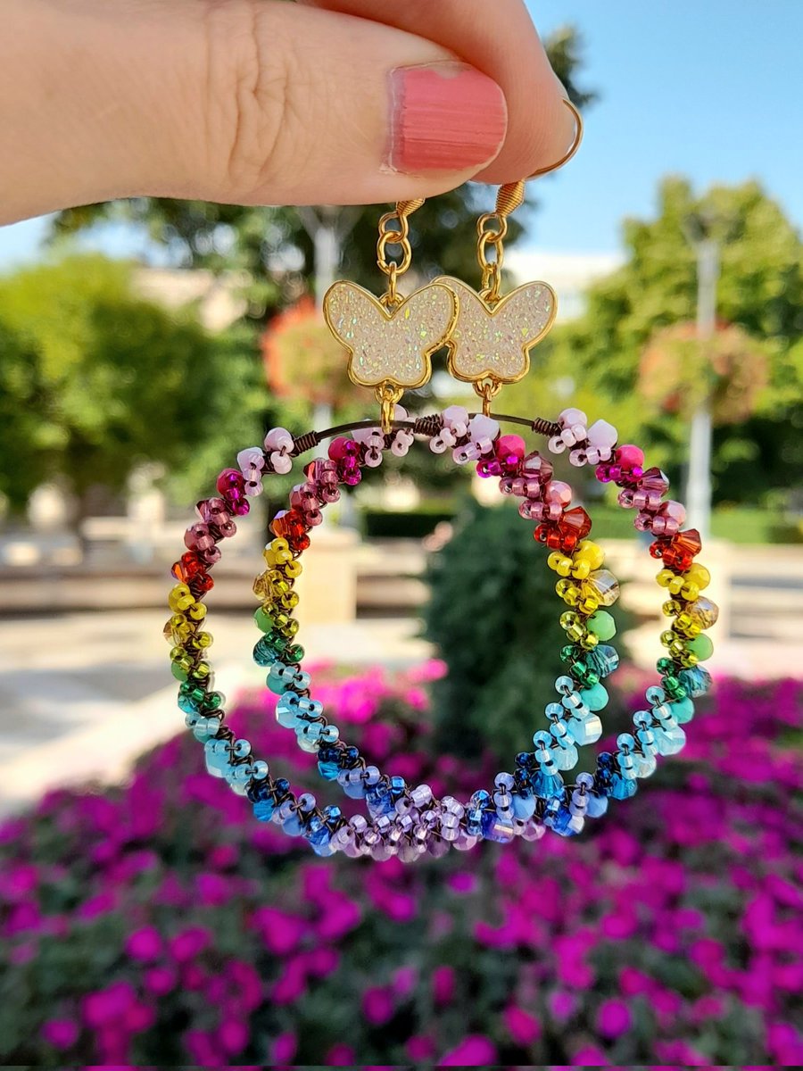 One last pair of rainbow butterfly hoops is left in the shop. I can't wait to see which part of the world these cuties will fly away to. 🦋🌈 Treat yourself to something pretty and enjoy 50% off all jewels in my shop. 💝💌💟