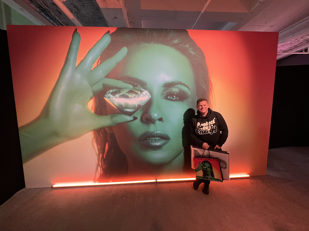 BUSAPAR3's tweet image. Baby, break the tension 🎶 … it’s the @kylieminogue #kylieminogue pop up store! Wine 🍷 Music 🎵 Vinyl #testpress #exclusivevinyl please 🙏 support and check it out! #padam #padampadam so many amazing fans! #kylietension