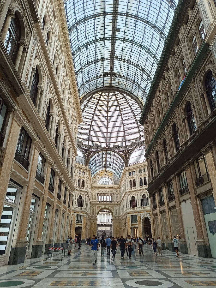 92_moreo's tweet photo. #Napoles #Italia https://t.co/5RksDgIS65