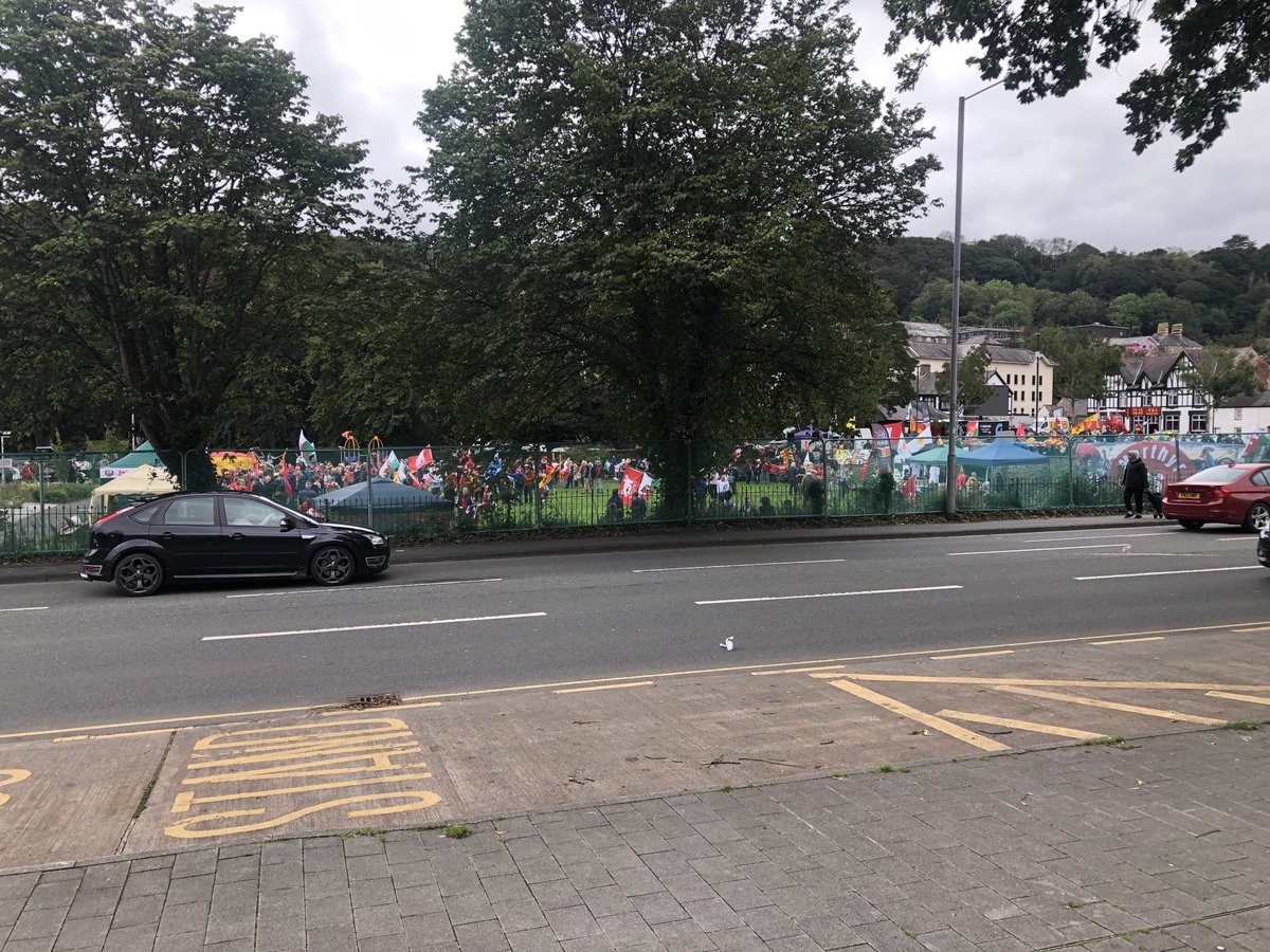 MartinP_Wales's tweet photo. Hanner awr i fynd.
#GorymdaithAnnibyniaeth #Bangor.
Half an hour to go.
#IndependenceMarch #Bangor. https://t.co/OpqeUIFbA5
