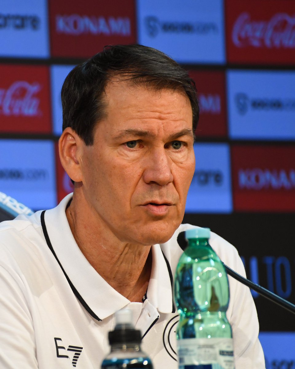 sscnapoli's tweet photo. 💬 @RudiGarcia “Dobbiamo valutare alcune cose per la partita di domani. Kvara deve essere spensierato, Osimhen è tra i migliori d’Europa, con lui sono tranquillo”

#BolognaNapoli https://t.co/WNvKEUnuCq