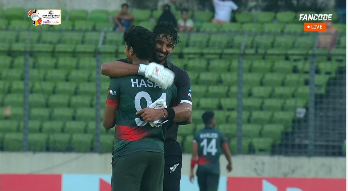 CricCrazyJohns's tweet photo. Hasan Mahmud run-out Sodhi in the non-striker end for backing too much.

The third umpire says it's "out".

Then Bangladesh decides to call him back and Sodhi hugs Hasan Mahmud.

Incredible scenes in Dhaka....!!!! https://t.co/RliUOkpeKA