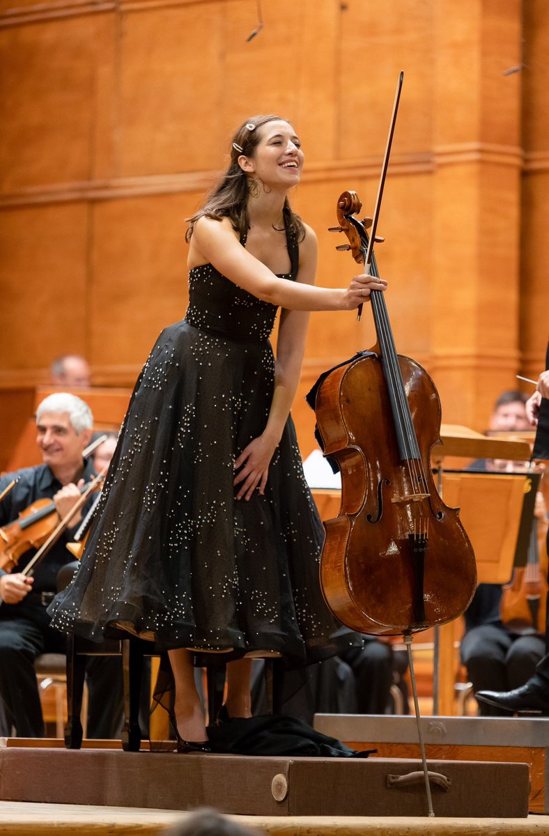 CamilleThomasOF's tweet photo. Sofia 🫶 БЛАГОДАРЯ 🫶
Every time with you is magical ✨
Thank you maestro Charles Dutoit &amp; @sofiaphilh 
🥰

📸 Viktoriya Vucheva https://t.co/Iy0XCGFFTe