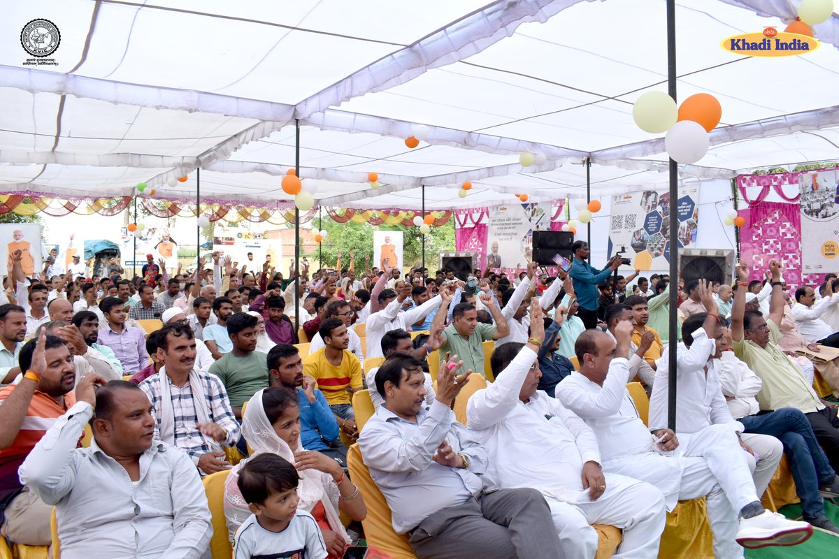 kvicindia's tweet photo. माननीय प्रधानमंत्री श्री @narendramodi जी की प्रेरणा से गाँव-गाँव तक रोजगार पहुंचाने के लिए लगातार प्रयत्नशील है केवीआईसी!
 
#KVIC के माननीय अध्यक्ष श्री @ManojGoelBJP जी ने चौधरी चरण सिंह बहुउद्देशीय प्रशिक्षण केंद्र, पंजोखरा, #Shamli में आयोजित कार्यक्रम  में लोगों को संबोधित करते हुए केवीआईसी द्वारा चलाई जा रही योजनाओं एवं प्रशिक्षण कार्यक्रमों की जानकारी दी। साथ ही उन्होंने बताया कि पिछले 5 सालों में 13.5 करोड़ लोग #Bharat में गरीबी से बाहर निकले हैं जिसमें आयोग की अहम भूमिका हैं।
 
#KhadiIndia
#Vocal4Local
#AatmanirbharBharat