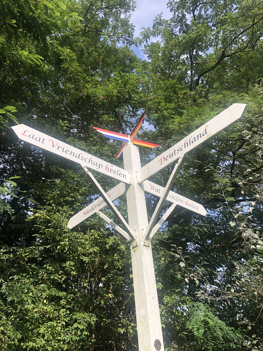 RZWRZ's tweet photo. De 17e etappe van het Pieterpad: Millingen aan de Rijn- Groesbeek. De Duivelsberg overwonnen en nog lekker genietend van nazomerse temperaturen! https://t.co/slT2zvoD3z
