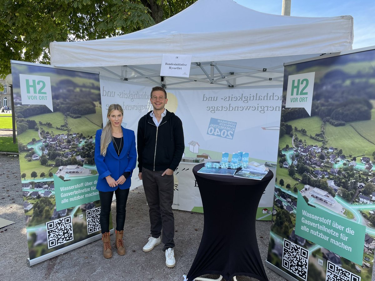 NetzeSuedwest's tweet photo. Auf den #Energiewendetagen unterwegs in #Stuttgart, #Bruchsal und  #Ehingen für die Wasserstofftransformation vor Ort. @H2vorOrt https://t.co/v4hvmxJMPN
