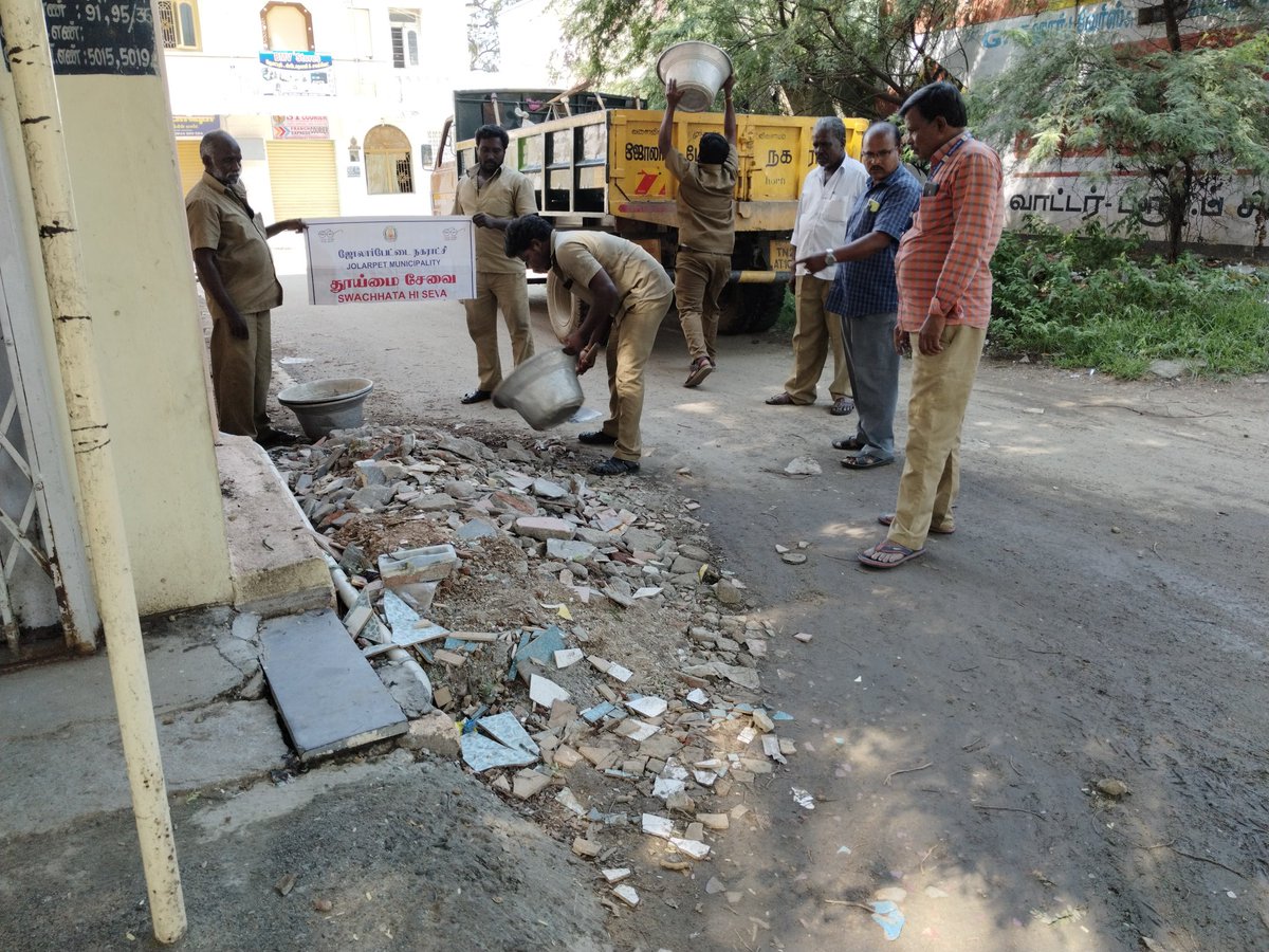 JolarpetMpt's tweet photo. People Movement for Clean Cities
23.09.2023

Removal of Unauthorised dumping of C&amp;D Waste.
@ward 07, Parthasarathi Street.

@tnmaws
@MawsTamilNadu 
@SwachhBharatGov https://t.co/wOeG3tl18U