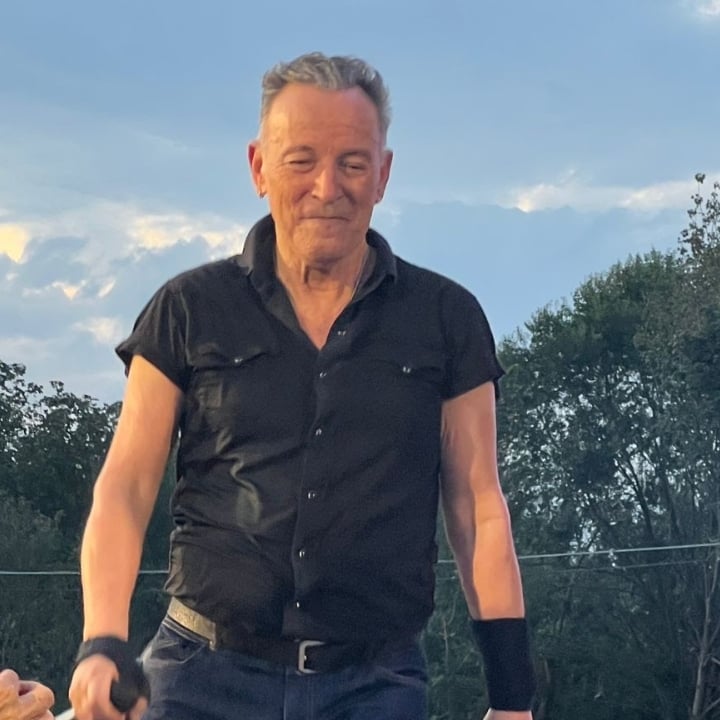 KillerJoe67's tweet image. You don&apos;t know how much you mean to me. I do. I love you Bruce!
Happy Birthday 🎉🎉🎉❤❤❤❤🎸🎸🎸
#happybirthdaybruce
#brucespringsteen #springsteenfans #springnuts 
#Springsteen