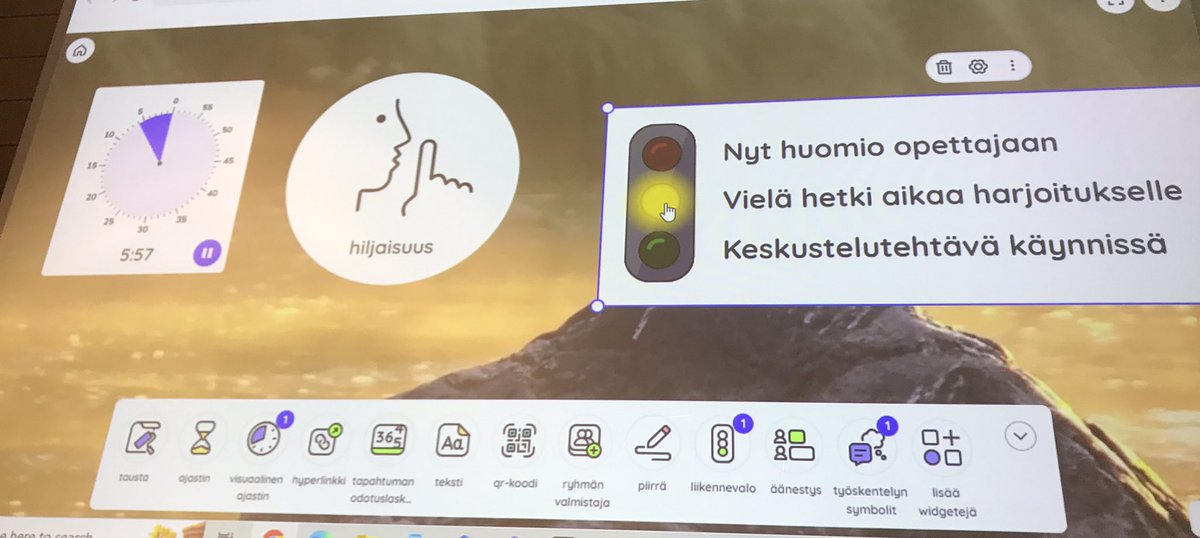 _pkory_'s tweet photo. Toiminnanohjauksen tukena Classroomscreen. -Matleena Laakso https://t.co/ZP5CTtuCf2