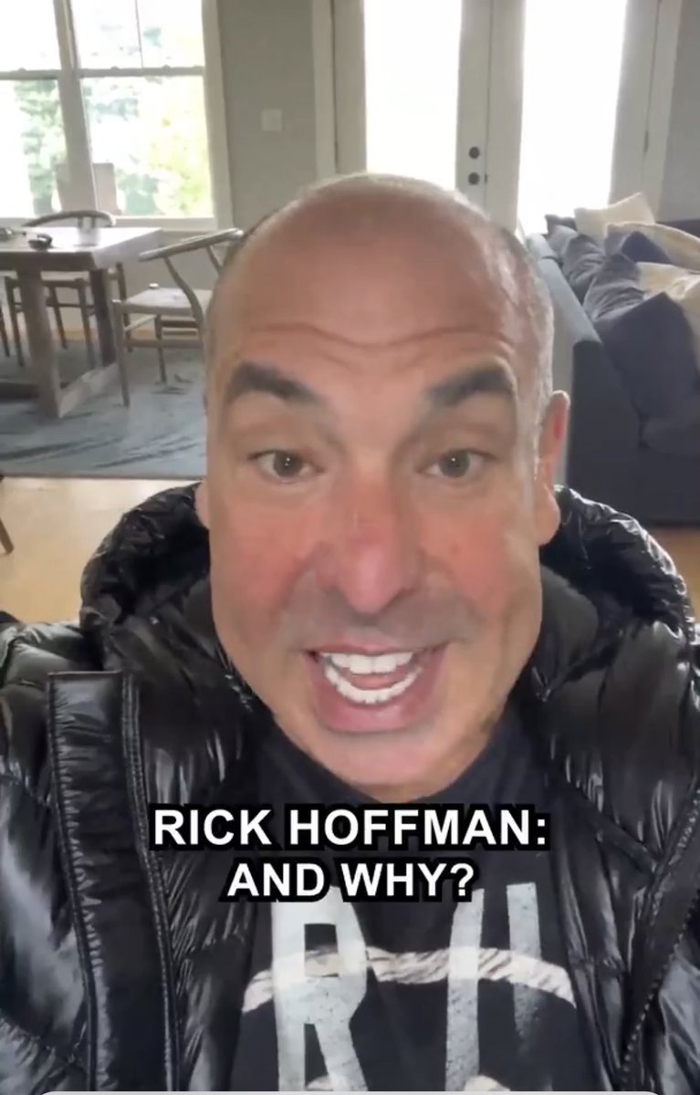 ChefDaddyO's tweet photo. @RickHoffman_ hey Rick and why are you wearing a coat inside? 😜 https://t.co/hrItUOovKq
