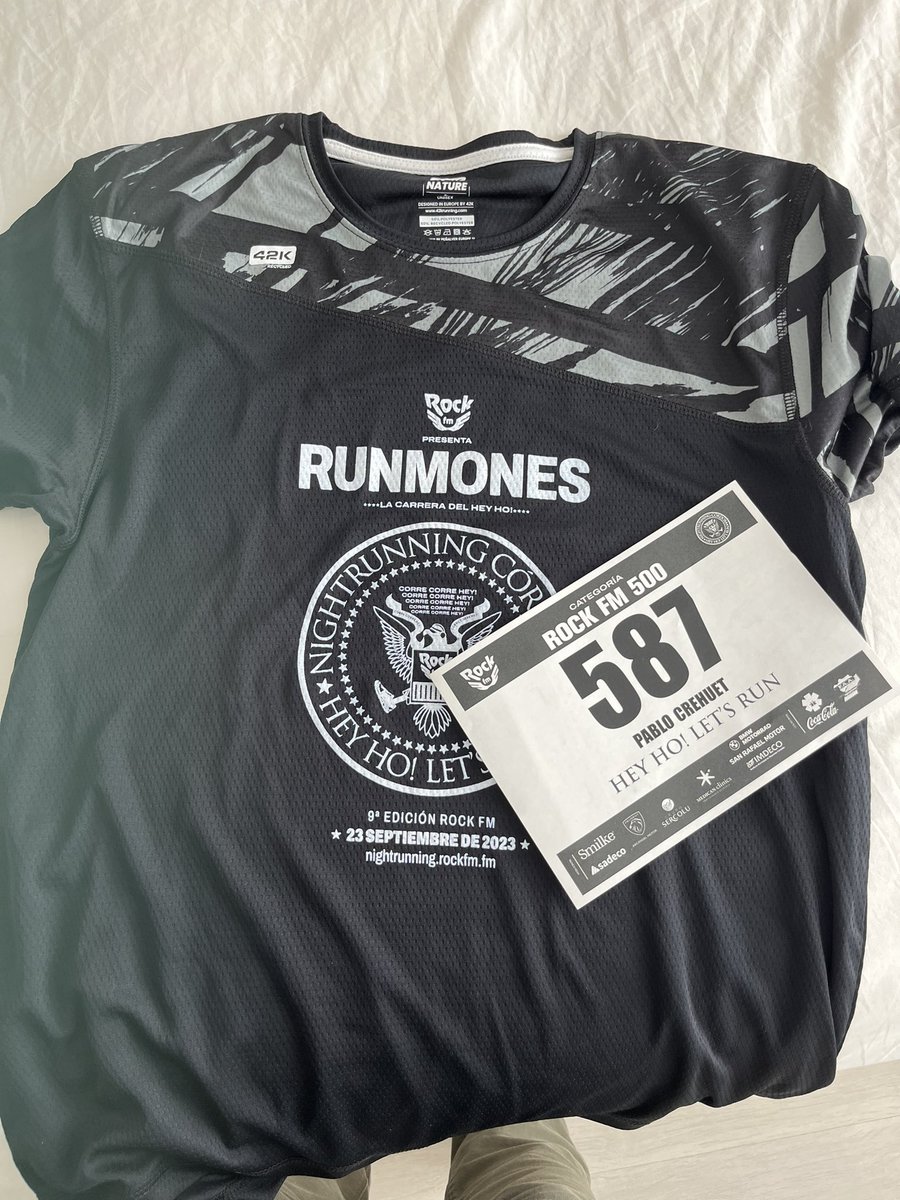 A por otro año más! A disfrutar nuestra maravillosa #cordobaesp <a href="/RockFMCordoba/">Rock FM Night Running</a> <a href="/RockFM_ES/">RockFM</a> <a href="/COPECordoba/">COPE Córdoba</a> #dermarunner #piel  #estetica #dermatologiaysalud #familia
