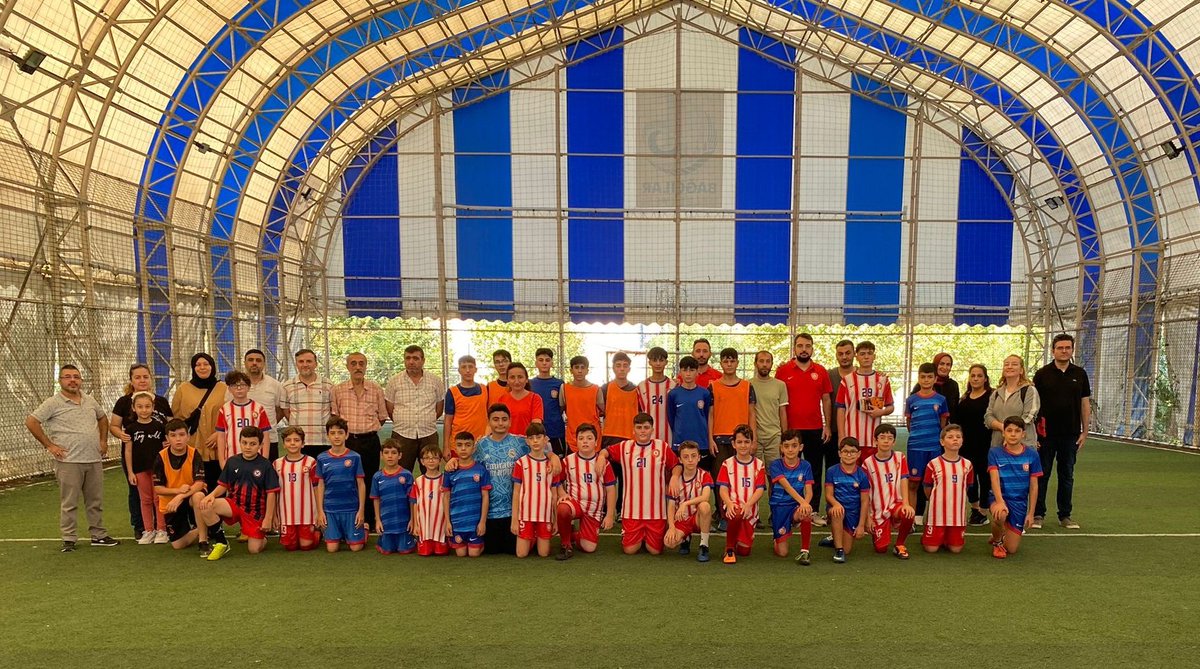 Evlatlarım özlemişler❤️ Kulüp Başkanımız Sefa İpek, antrenörümüz Habip bey, evlatlarımı ve velilerimizi ziyaret ettim. Sohbet ettik özlem giderdik ❤️ her zaman yanlarında olduğumu bir kez daha ifade ettim <a href="/Sefapek17/">Sefa İpek</a> <a href="/bagguneslispor/">Bağcılar Güneşli Spor</a> <a href="/abdullahozdemir/">Abdullah Özdemir</a> <a href="/abdullahucgun33/">Abdullah Uçgun</a> <a href="/19_mstfylmz/">Mustafa YILMAZ</a>