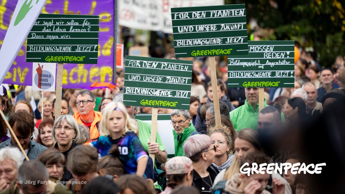 Über 20.000 Menschen sind heute deutschlandweit für eine bessere Bildung auf den Straßen. 💪  Das ist ein klares Signal: Deutschland braucht eine #Bildungswende und zwar jetzt! #twlz (1/3)