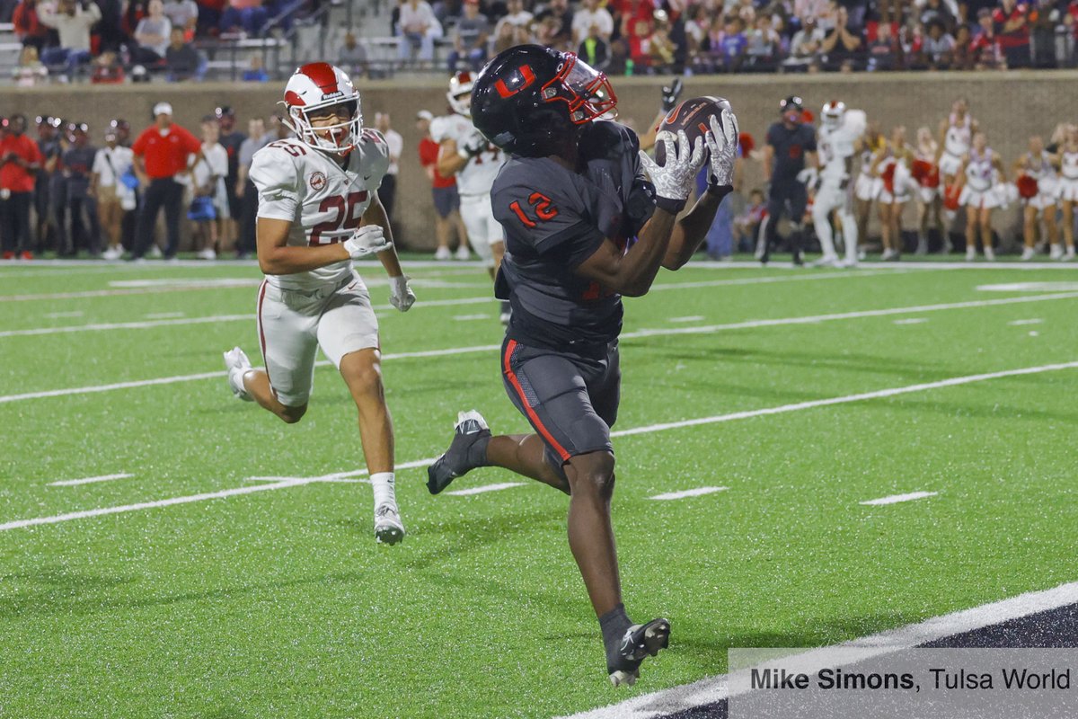 mikesimonsphoto's tweet photo. NO. 4 UNION 55, NO. 2 OWASSO 22 https://t.co/V3ysqv3kdl #unionredhawks #tulsa #okpreps https://t.co/V66oSOIdho