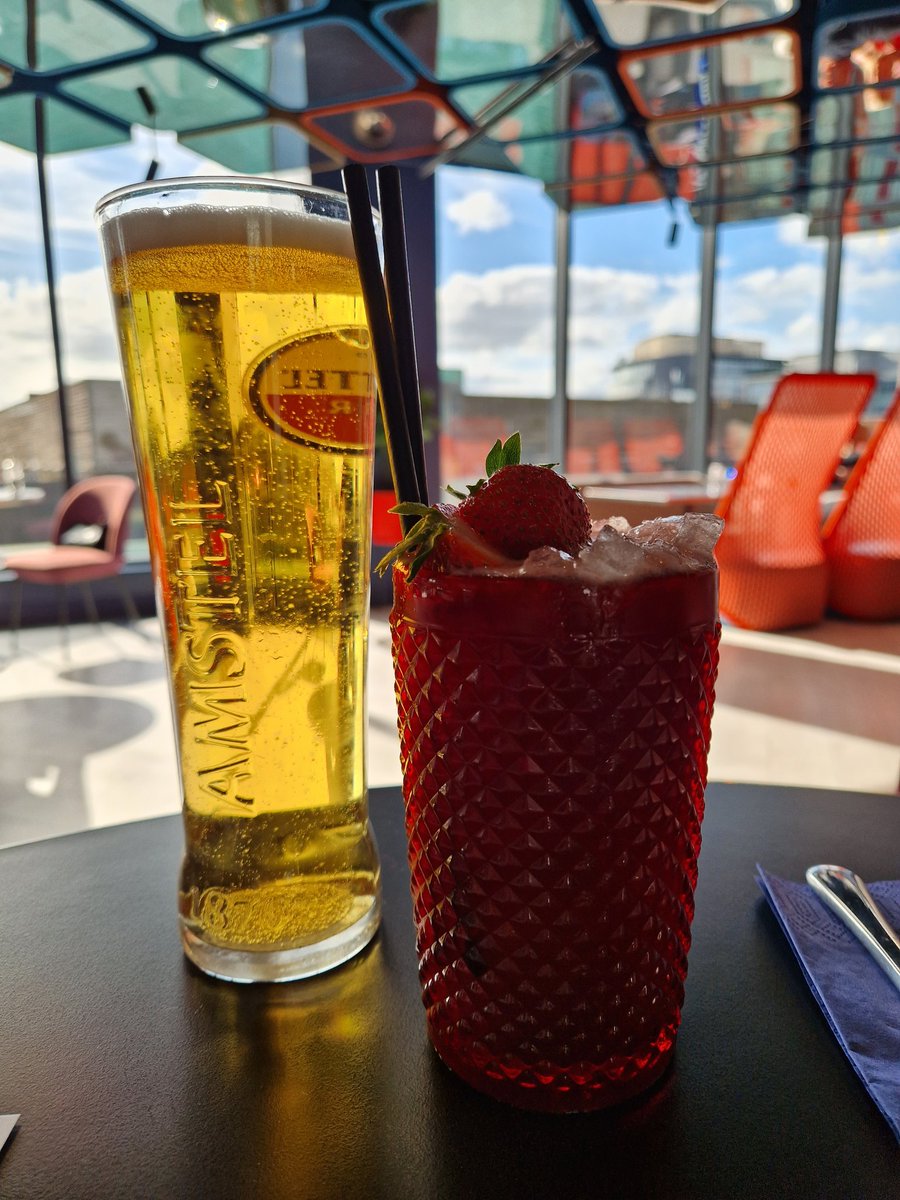 Brunch is the right way to start the weekend 🎉🥂 #glasgow #brunch #prosecco #boozybrunch
📍 Vega - Glasgow