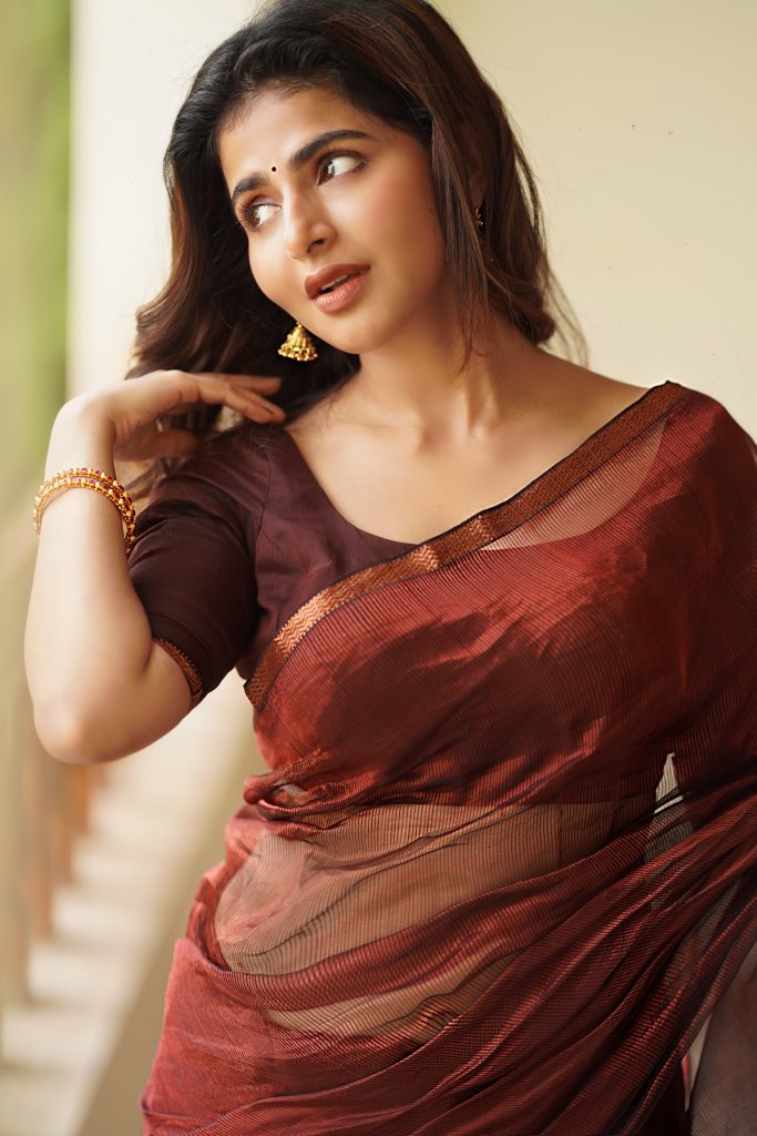 Ishmenon's tweet photo. Since you all like me in a saree 💋
THIS IS FOR YOU ♥️
.
📷 @camsenthil https://t.co/M1Jv0mcPXm
