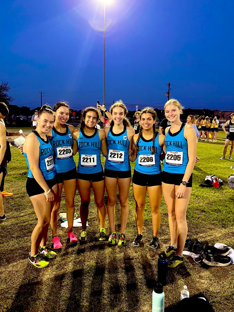 rockhillxctf's tweet photo. Varsity Elite Boys & Girls are ready to go this morning #RunRockRun π€π€πΌπ https://t.co/DUcMPKwYah