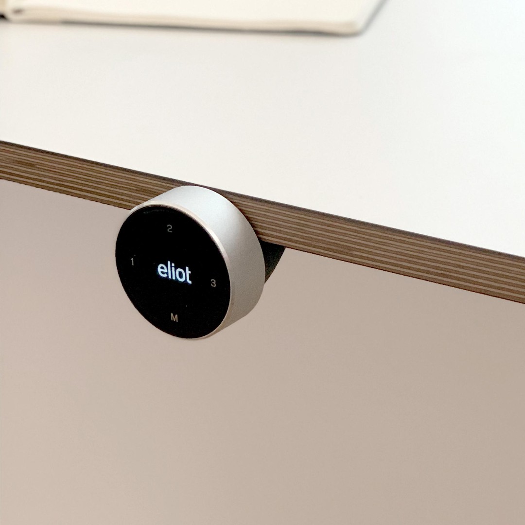 architonic's tweet image. Architonic Product Pick: designed by Henriette Deking for Smartfurniture, #smartcontroller is a digital assistant designed to encourage more standing while working.

To know more check the link below ⬇
architonic.com/en/20081143

#architonic #tableaccessories #handset #accessories