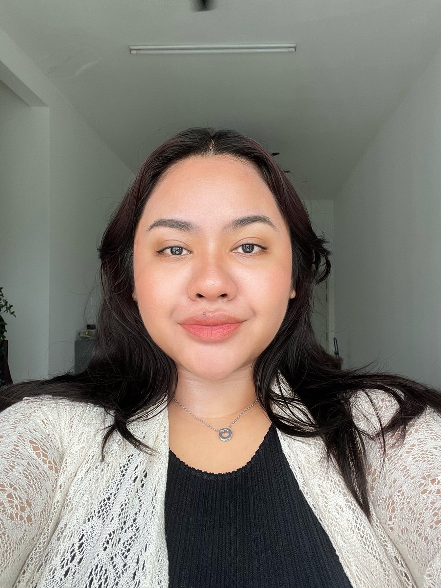 hannathebb's tweet photo. Bukan ke sunscreen kena ada whitecast??? 
Pls suggest sunscreen yang ada tone up effect macam ni! I suka 🫶🏻

Bcs helloooo i salah beli keee ni tinted foundation keee krim siang keee shshdhd siapa pernah pakai brand ni!!

Betul tak i pakai ni? https://t.co/l63g1YbAmw
