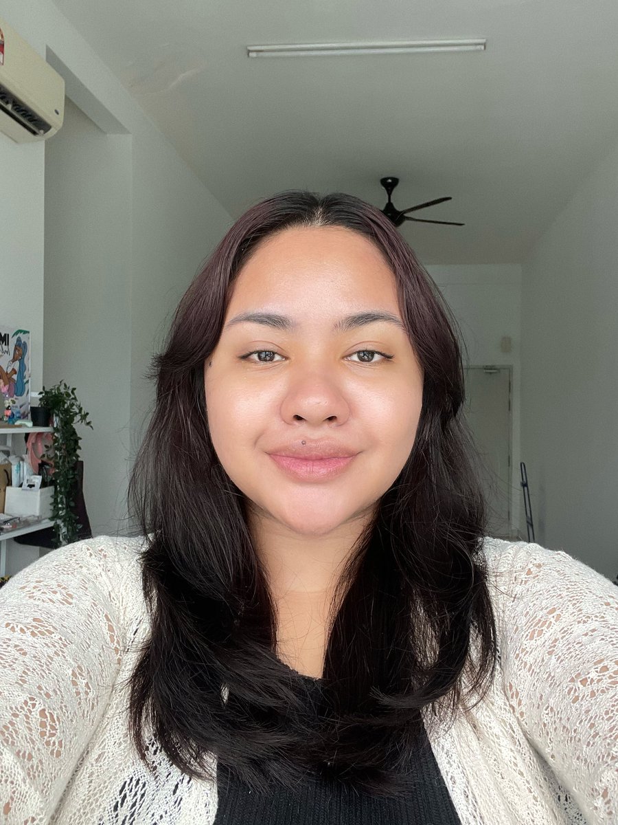 hannathebb's tweet photo. Bukan ke sunscreen kena ada whitecast??? 
Pls suggest sunscreen yang ada tone up effect macam ni! I suka 🫶🏻

Bcs helloooo i salah beli keee ni tinted foundation keee krim siang keee shshdhd siapa pernah pakai brand ni!!

Betul tak i pakai ni? https://t.co/l63g1YbAmw