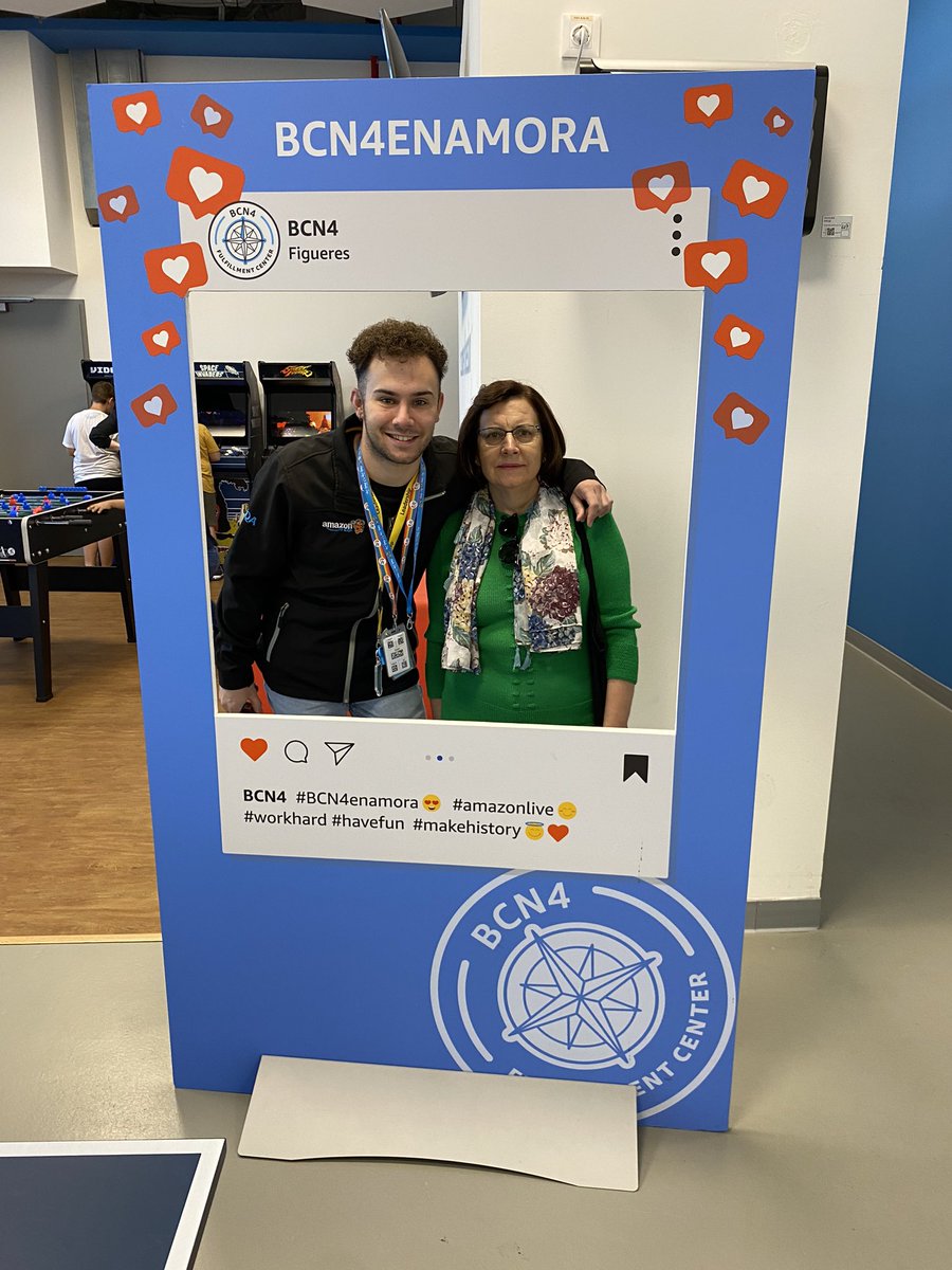 Hoy hemos celebrado el #familyday en Amazon #BCN4. Una mañana súper entretenida dando a conocer a nuestras familias el centro donde pasamos muchas horas a lo largo de la semana. Gracias por toda la buena organización e implicación de los compañeros. #bcn4enamora 📦👌🏽